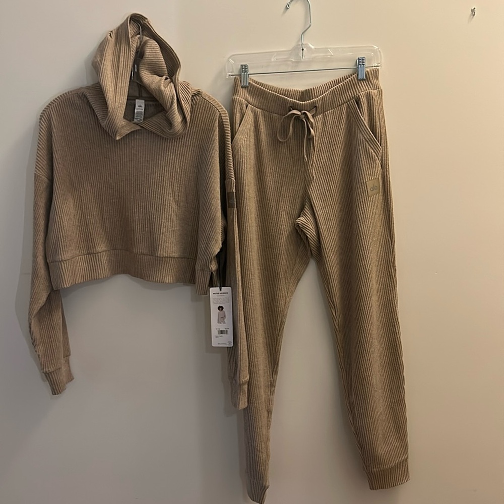 Alo brand new size small Muse set